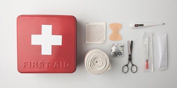 Guía de Primeros Auxilios para el Hogar: Qué Tener Siempre a Mano